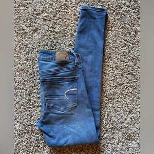 American Eagle AEO Super Stretch Jeggings Light Wash Size 4 Regular EUC